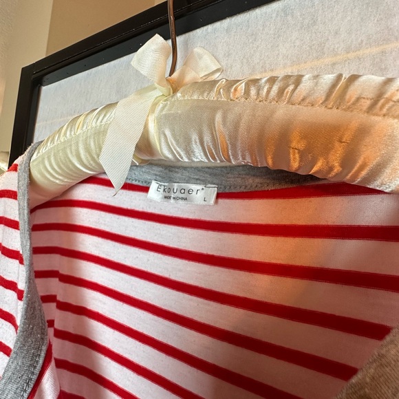 Red and White Striped Robe with ZIPPER AND POCKETS Long Sleeve Size L / XL - Picture 5 of 9